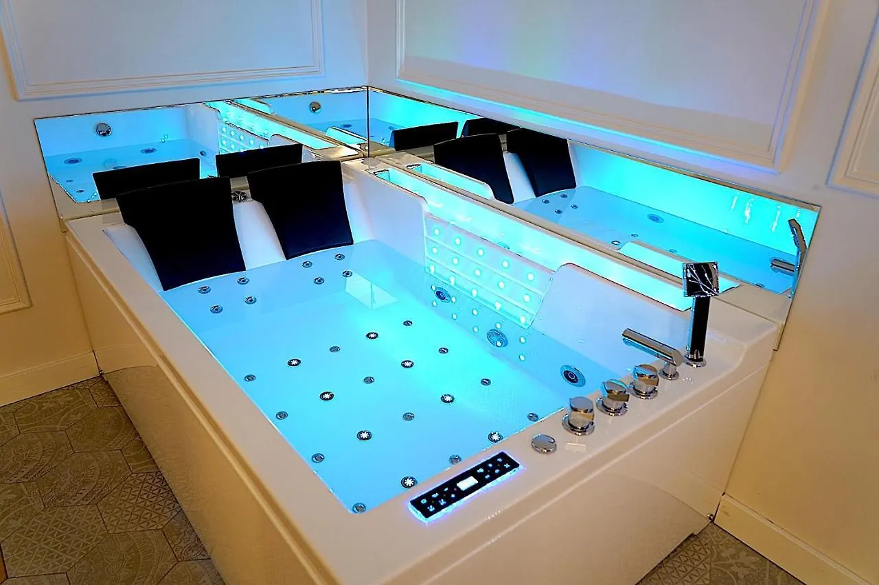 Magical Jacuzzi Apartment Kraków 0*,  Polska